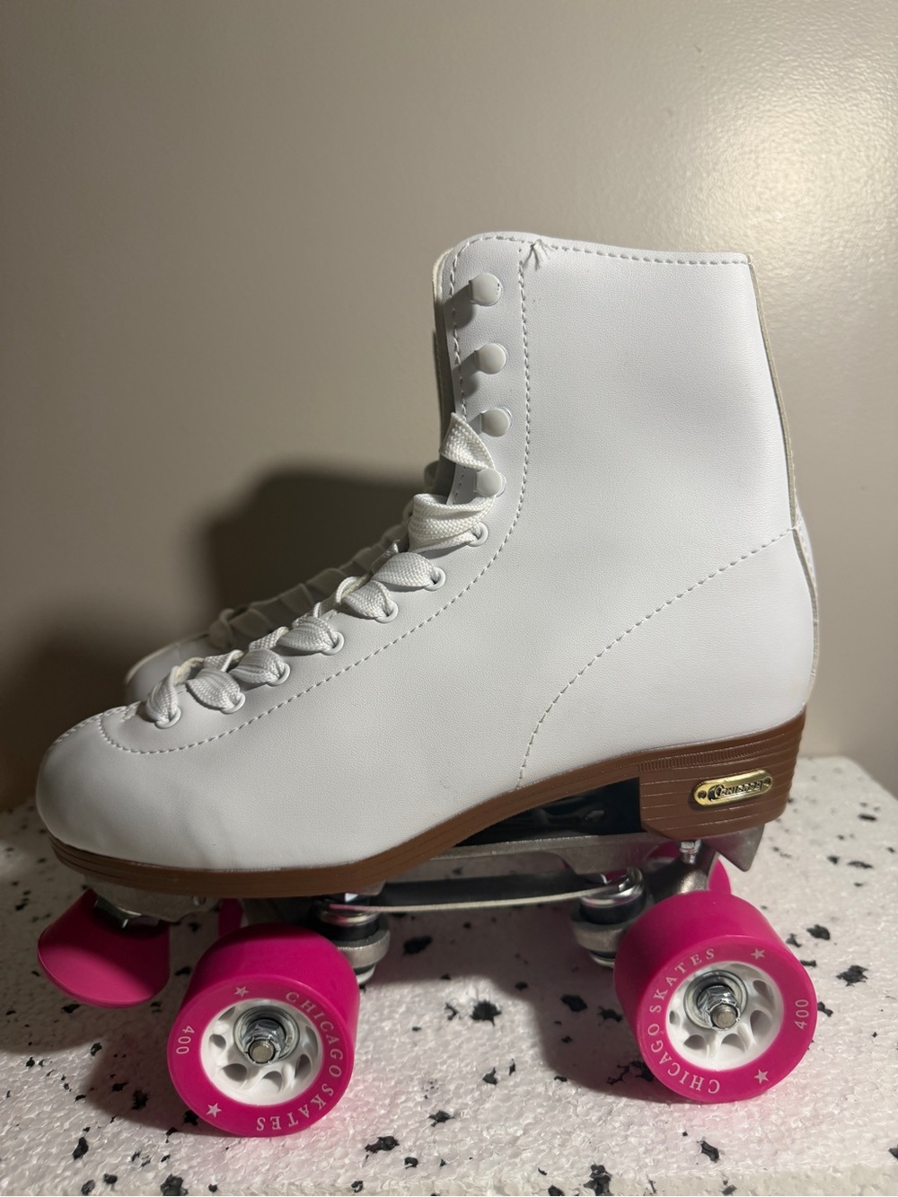 Chicago White Roller Skates with Pink Wheels - Size 9